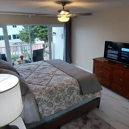 Nassau Harbour Cozy 2 Bedroom Condo